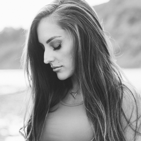 Meet your Posher, Alyssa - Picture 1 of 1